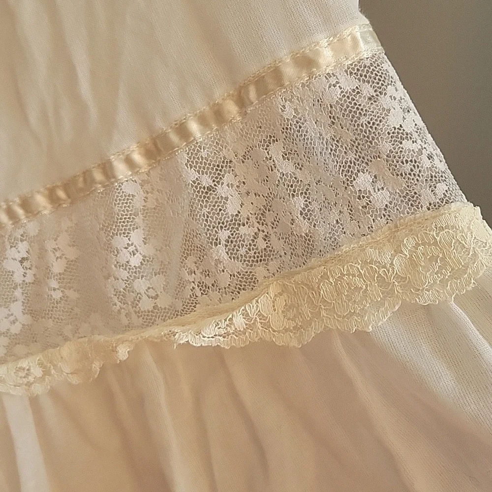 Stunning Roberta White Maxi - Picture 14 of 15